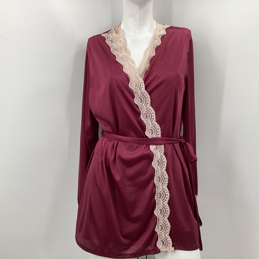 *** Spotlight Vintage Shortie and Robe *** M